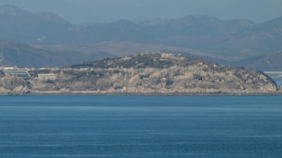 Coreia do Norte dispara 60 proj&eacute;teis perto da ilha sul-coreana de Yeonpyeong