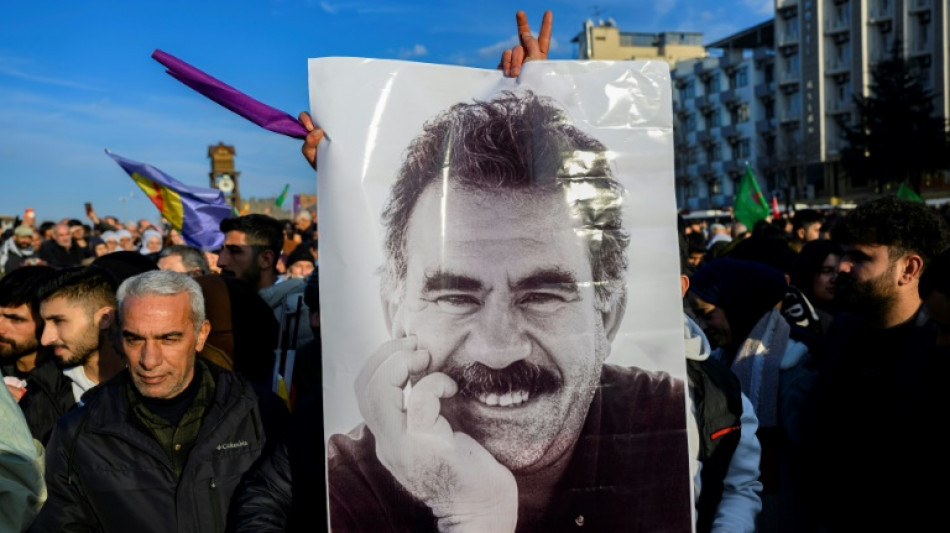 L&iacute;der do PKK pede dissolu&ccedil;&atilde;o do grupo curdo em declara&ccedil;&atilde;o hist&oacute;rica