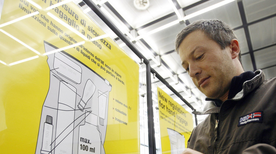 Assoutenti, 'per i liquidi in aereo si rischia il caos'