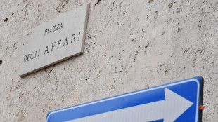 Borsa: Milano apre in calo, -0,54%