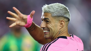 Luis Su&aacute;rez renova com o Inter Miami at&eacute; o final de 2025