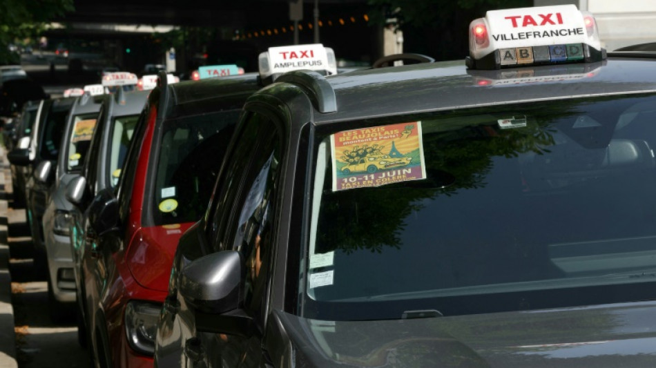 Grogne des taxis: le gouvernement va &eacute;tudier leurs propositions