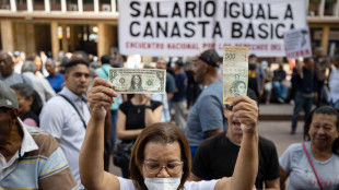 Protesta a Caracas per chiedere di aumentare salario minimo e pensioni