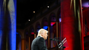 Trump 'pausa' parte de tarifas para aliados e eleva a 125% taxas para a China