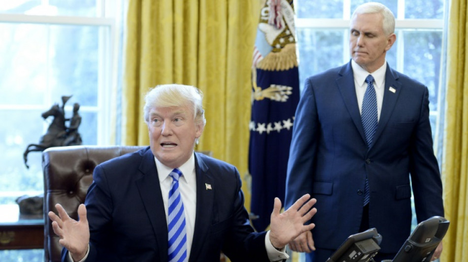 Trump y Pence intensifican su rivalidad en dos m&iacute;tines en Arizona