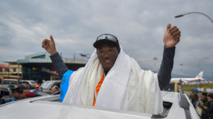 Un alpinista nepal&iacute; ampl&iacute;a su r&eacute;cord con la 29&ordf; ascensi&oacute;n al Everest