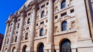 Borsa: Milano chiude positiva (+0,89%) con Moncler, gi&ugrave; Leonardo