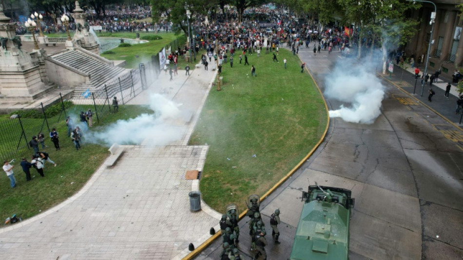 Nueva marcha de jubilados en Argentina desaf&iacute;a al gobierno con m&aacute;s apoyos