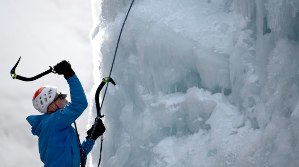 Face &agrave; la s&eacute;cheresse, le paradis am&eacute;ricain de l'escalade de glace s'allie &agrave; une mine
