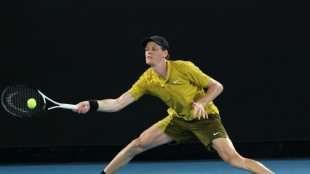 Sinner sobrevive ao calor e avan&ccedil;a no Aberto da Austr&aacute;lia; Osaka abandona por les&atilde;o