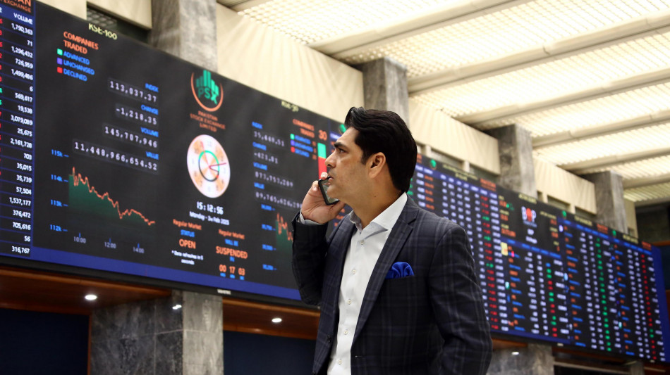 Borsa: Asia in ordine sparso, occhi su Nvidia, Tokyo +0,3%