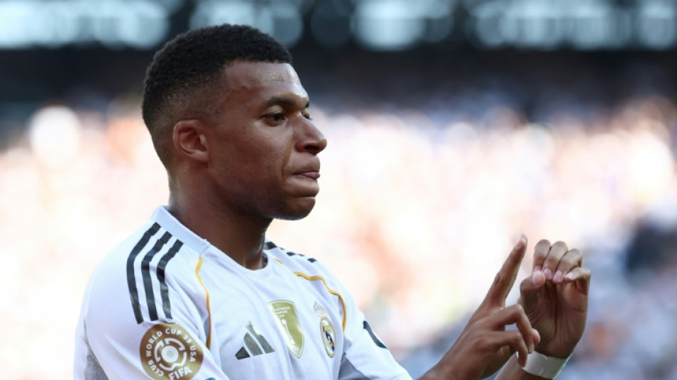 Le don de Mbappé à des policiers "était licite", assure un de leurs avocats