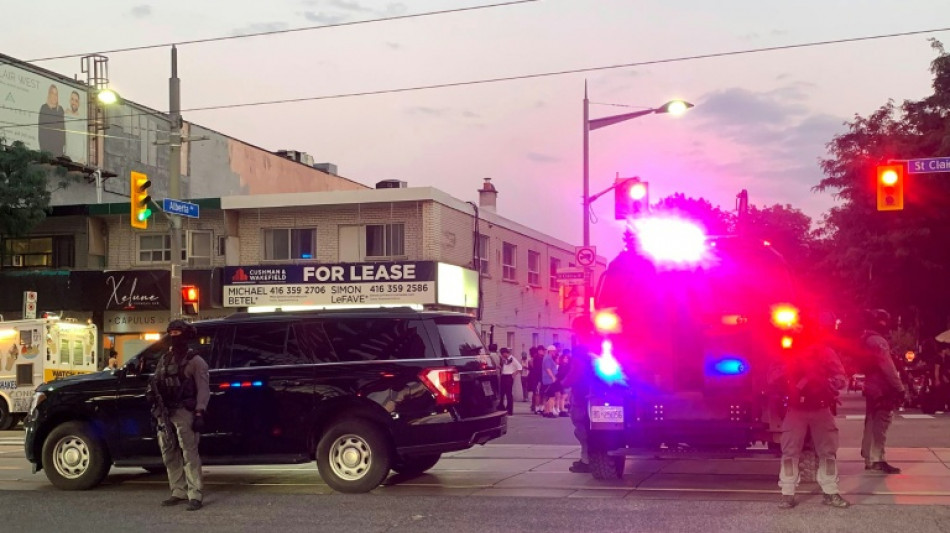 Tiroteio deixa dois mortos e v&aacute;rios feridos em Toronto
