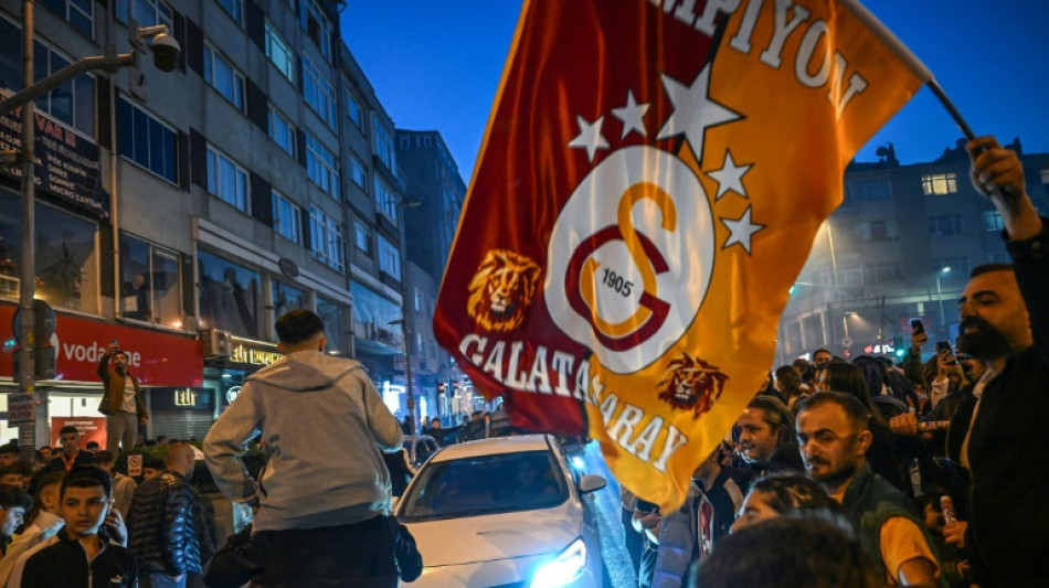 Galatasaray vence Kayserispor (3-0) e &eacute; tricampe&atilde;o turco