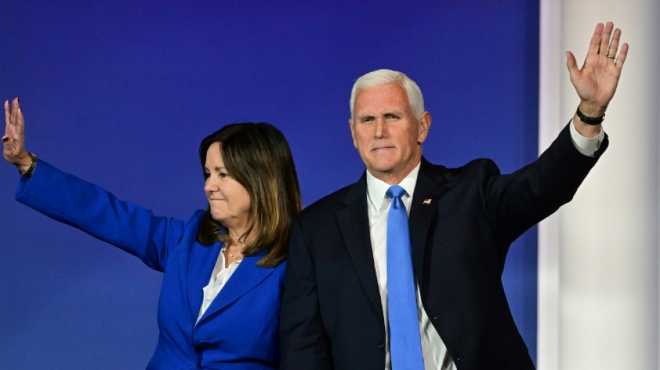 Republicano Mike Pence desiste de pr&eacute;-candidatura &agrave; Presid&ecirc;ncia dos EUA