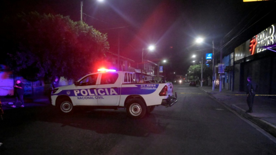Salvador: la police rapporte 62 homicides en une journée, blâme les gangs