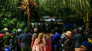 Ecole effondrée en Indonésie: le bilan s'alourdit, les familles s'impatientent