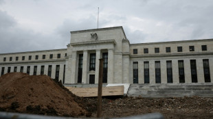 Global stocks struggle on rate fears