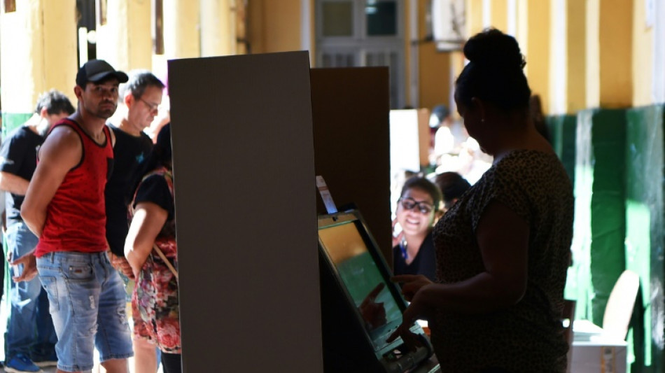 Paraguay vota en re&ntilde;idas presidenciales, en medio de acusaciones de corrupci&oacute;n