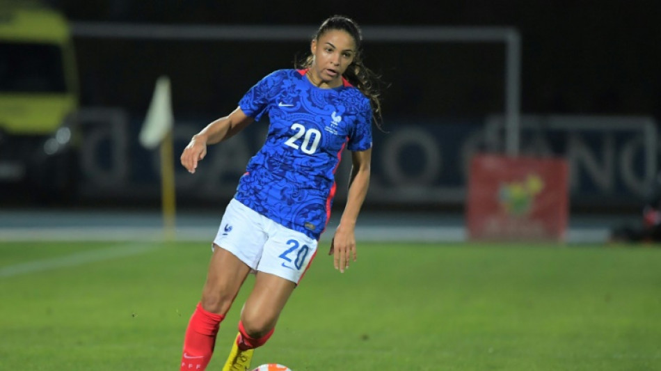 Foot/Bleues: Delphine Cascarino, gravement bless&eacute;e au genou, forfait pour le Mondial (club)