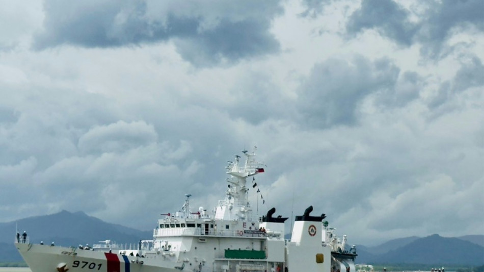 Un barco filipino que provoc&oacute; fricciones con China abandona un disputado atol&oacute;n en el Mar de China Meridional