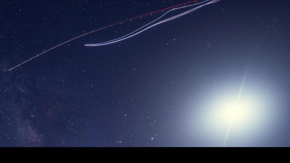 Nel 2032 possibile una rara pioggia di meteore di origine lunare