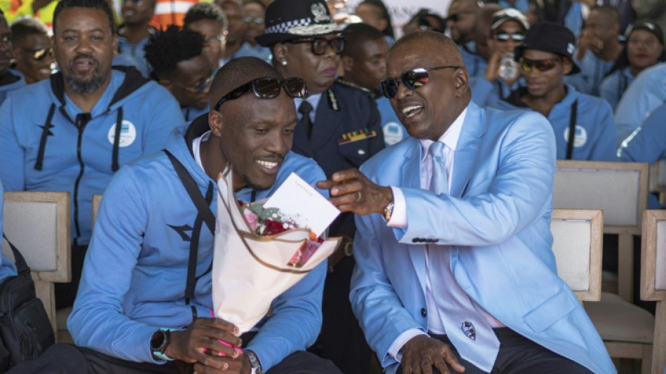 Botsuana recebe com festa Letsile Tebogo, primeiro ouro ol&iacute;mpico do pa&iacute;s