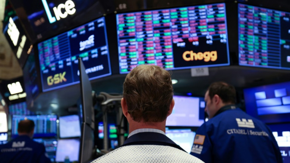 Wall Street termine en baisse, les accords commerciaux se font attendre